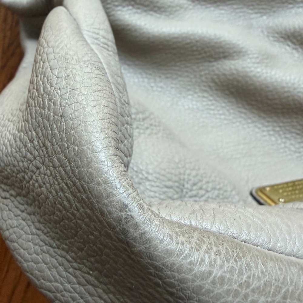 Marc by Marc Jacob’s Gray Leather Shoulder Bag - Neutral Pebbled Leather - Picture 6 of 9